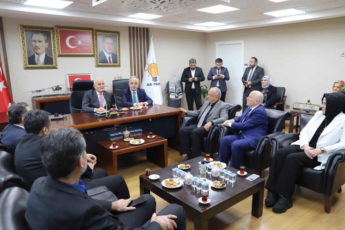 mehmet_kose55's tweet photo. Genel Merkez Yerel Yönetimler Başkanlığımızın koordinasyonunda düzenlenen Yerel Yönetimler bilgi ve deneyim paylaşım toplantımız kapsamında, kıymetli misafirlerimizi İl Başkanlığımızda ağırlamanın mutluluğunu yaşadık.

Genel Merkez Yerel Yönetimler Başkanımız @yzyilmaz55 , Samsun Büyükşehir Belediye Başkanımız @halitdoganbsk , Trabzon Büyükşehir Belediye Başkanımız @ahmetmgenc , Ordu Büyükşehir Belediye Başkanımız @mhilmiguler ve Erzurum Büyükşehir Belediye Başkanımız @mehmetsekmen ’in katılımıyla, hizmet yolunda fikir alışverişlerimizi güçlendirdik.

Birlikte, daha güçlü bir Türkiye için durmaksızın çalışmaya devam edeceğiz.