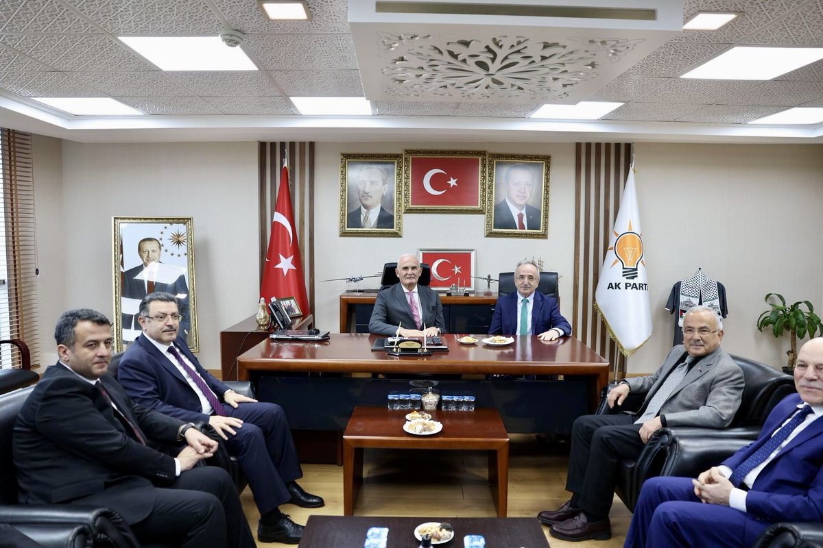 mehmet_kose55's tweet photo. Genel Merkez Yerel Yönetimler Başkanlığımızın koordinasyonunda düzenlenen Yerel Yönetimler bilgi ve deneyim paylaşım toplantımız kapsamında, kıymetli misafirlerimizi İl Başkanlığımızda ağırlamanın mutluluğunu yaşadık.

Genel Merkez Yerel Yönetimler Başkanımız @yzyilmaz55 , Samsun Büyükşehir Belediye Başkanımız @halitdoganbsk , Trabzon Büyükşehir Belediye Başkanımız @ahmetmgenc , Ordu Büyükşehir Belediye Başkanımız @mhilmiguler ve Erzurum Büyükşehir Belediye Başkanımız @mehmetsekmen ’in katılımıyla, hizmet yolunda fikir alışverişlerimizi güçlendirdik.

Birlikte, daha güçlü bir Türkiye için durmaksızın çalışmaya devam edeceğiz.