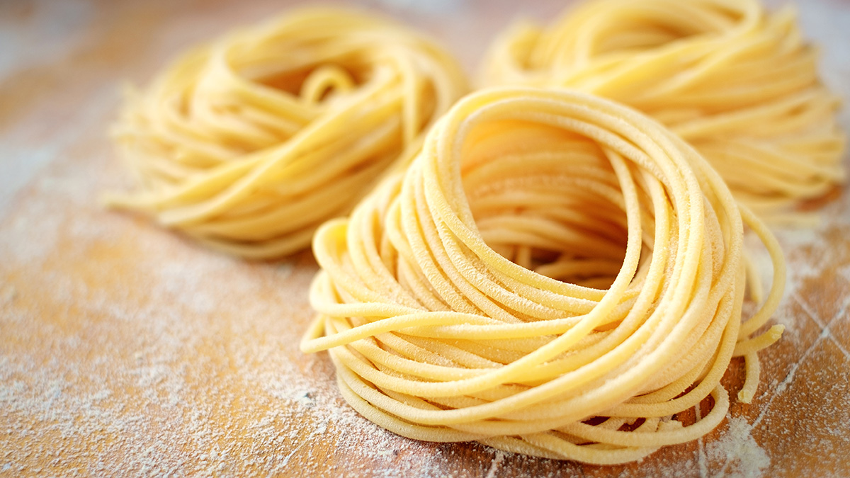 Grain_Canada's tweet photo. Happy #WorldPastaDay! Here’s an up-close look at how durum wheat protein content and gluten strength impact pasta cooking quality from our Grain Research Lab: https://t.co/LQdqgXh0jP #CdnAg #AgSci https://t.co/SZ2g3rwkG3