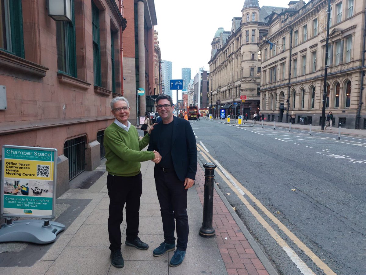 Manchester is a great city that is committed to green public transport and the application of AI for the benefit of its citizens.

The Ambassador met with the Mayor of Greater Manchester, Andy Burnham, to discuss ways to strengthen ties with Spanish cities and companies.