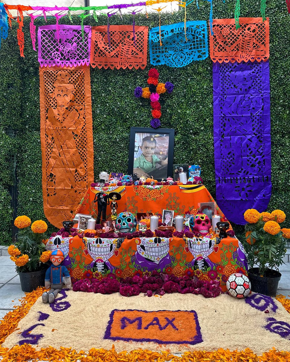 1 año mi amor…
Gracias por ser mi maestro espiritual.. Gracias por enseñarme tantas cosas desde que llegaste a mi vida y lo sigues haciendo desde el otro plano…
Vivo honrando tu vida a pesar del dolor y la tristeza que a veces me rebasa… 
Hoy soy una mejor persona gracias a