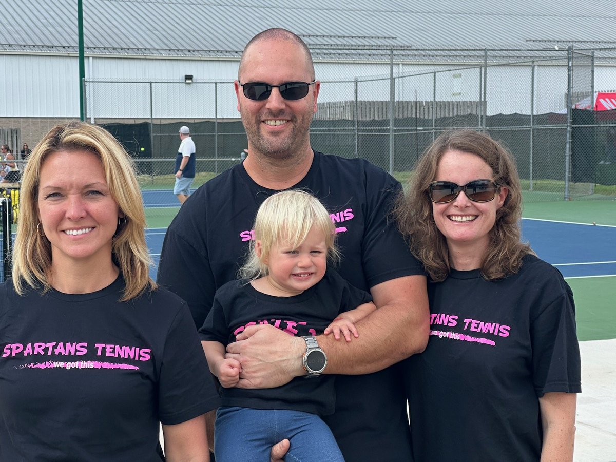 Some of the Hayes gang here to support Ashley. Thanks to <a href="/Harris_Mgmt/">Scott Harris</a> for the quick turnaround to get these shirts!!!