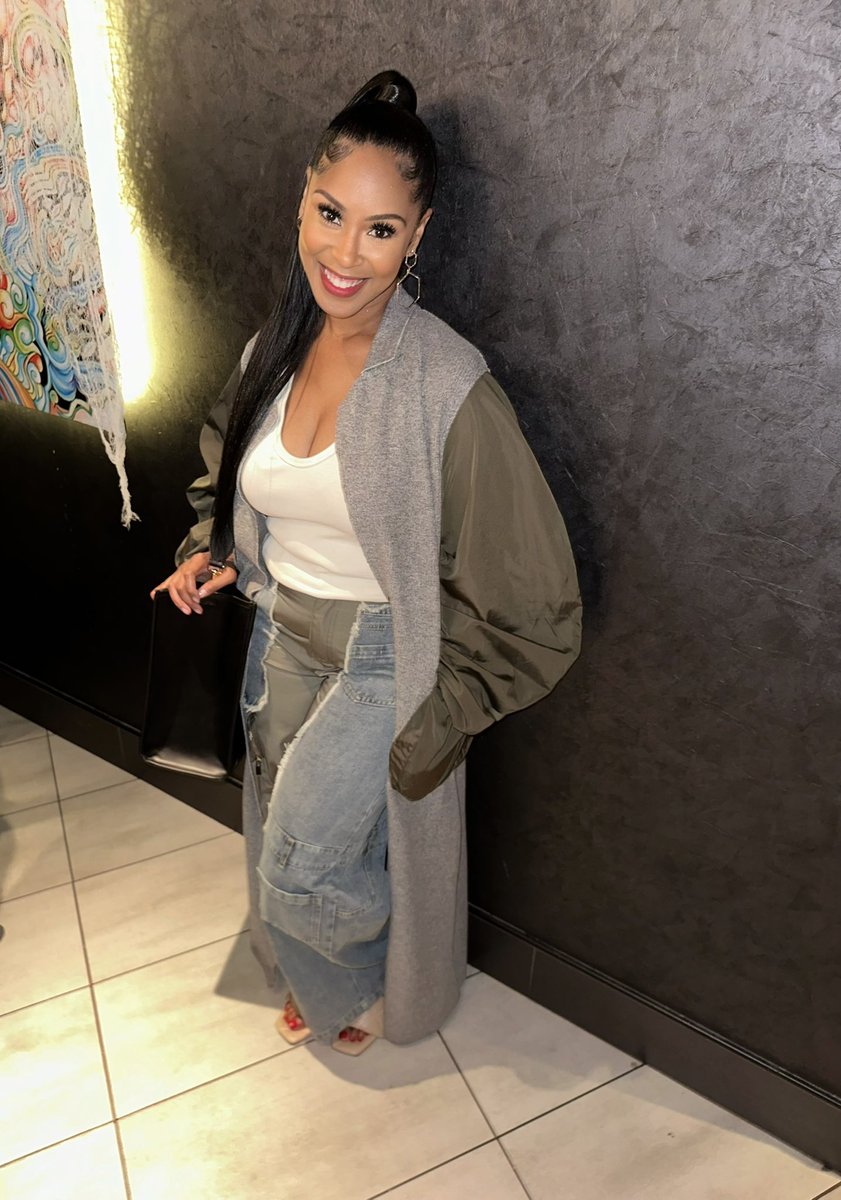 ImSimplyWinter's tweet photo. Great night at the official @eatstk Grand Premiere in DC!! As a #vegan, I rather enjoyed the mushrooms &amp; truffle mashed potatoes 😋. The cotton candy desert was my favorite 😂

Fit @andreayoungthestylist 
Pony @jessicahatcher
#dcfoodies #dceats #thingstododc https://t.co/Ve6lLRkxOI