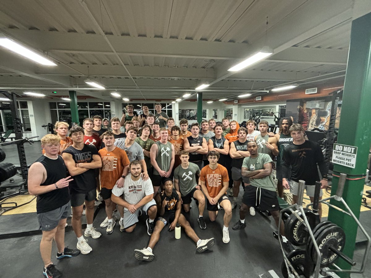 Big shoutout to our Freshman for getting after it every week in the morning lifts!  Coach Torgerson is doing a great job with them! A great group of young men that are going be a heckuva class for us! Great players on the field, but better people off of it! Appreciate you fellas!