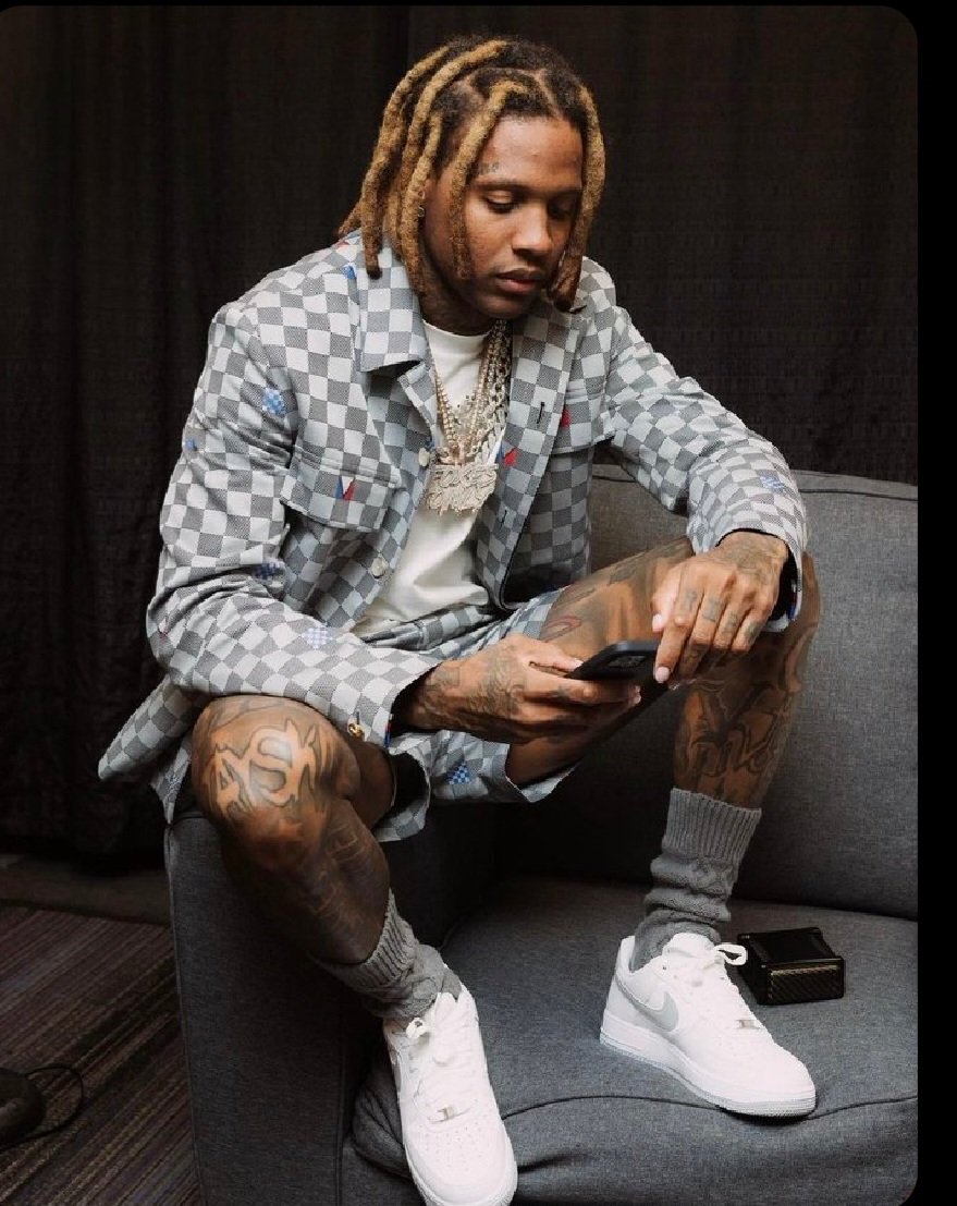 _ericaine's tweet image. they couldn't charge @KingVonFrmdaWic with nothing so they got you free the real @lildurk