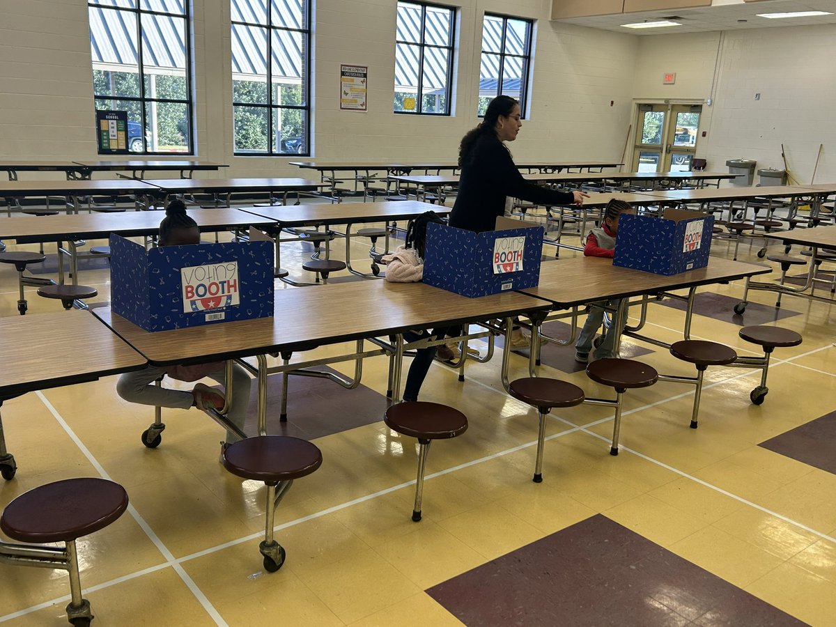 Late post but our second graders had an amazing time participating in a mock election, meeting Stockbridge Mayor Anthony Ford and Councilwoman Ms. Gant! Bringing Social Studies to life in an inspiring way! <a href="/Ms_Sirmans/">Felecia Sirmans</a> <a href="/RedOakElemen/">Red Oak Elementary School</a> <a href="/beingmrscrespo/">Delis Crespo, M.ED.</a>