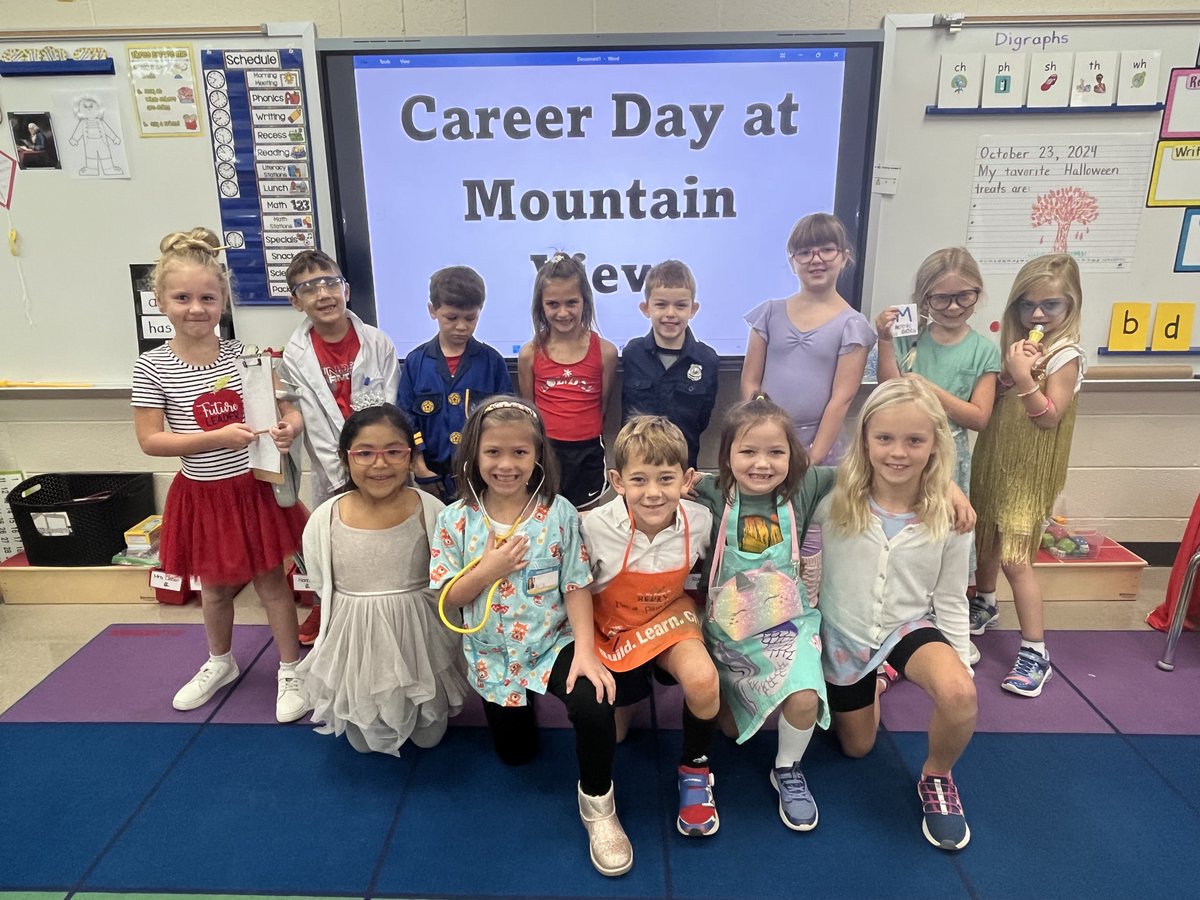 Look at the amazing #DenDash Career Spirt Day Outfits!  We have no doubt our Mountain Lions will do amazing things in the future! Thanks for planning such fun days, @mtnviewesfoundation!  #TheBestView