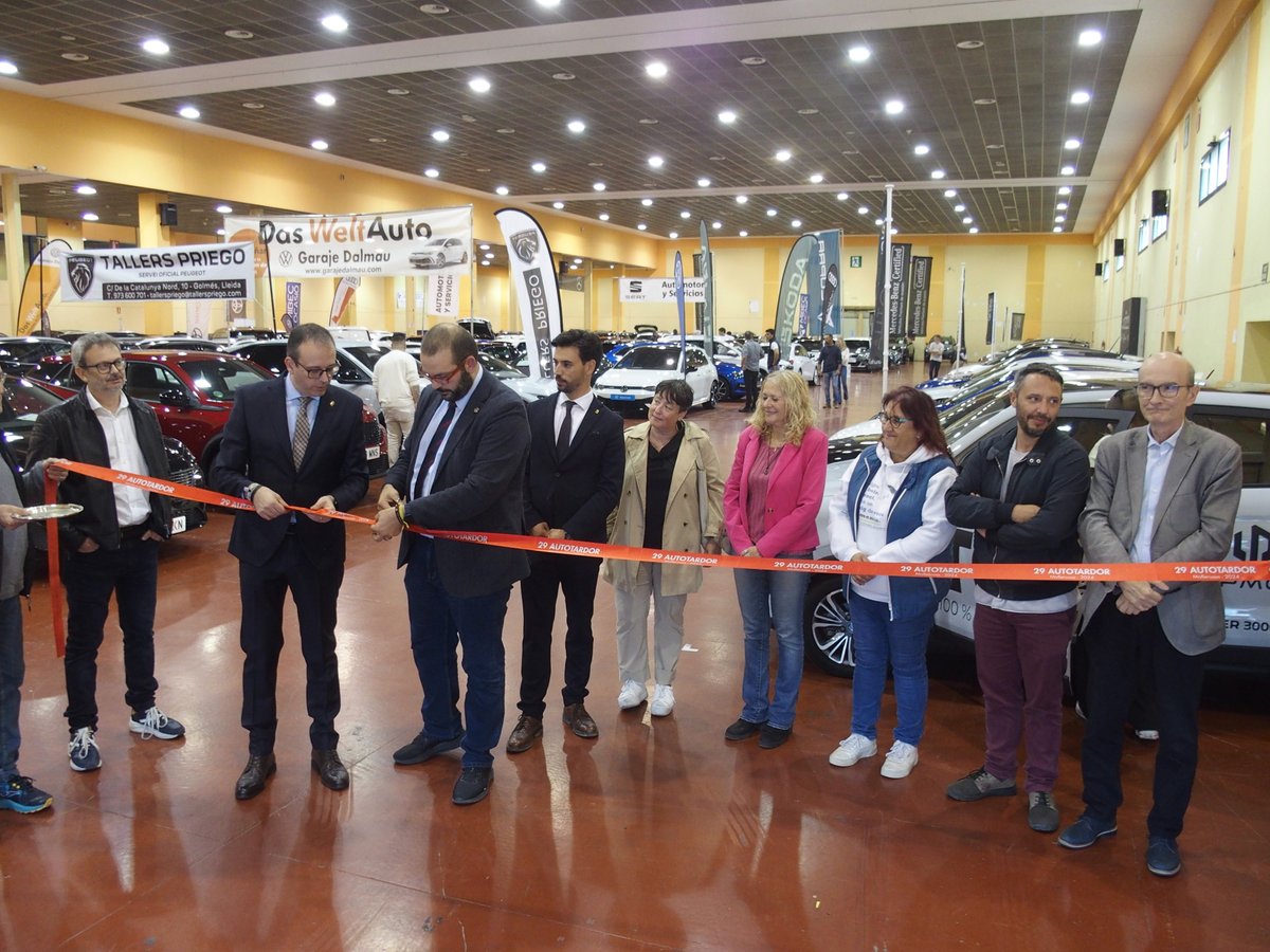 El president de la Federació de Municipis de Catalunya, David Bote, ha inaugurat aquesta tarda la 29a edició de la fira d'ocasió Autotardor, qualificant-la de "consolidada i referent".  
👉Làmina expositiva 366 cotxes 
👉Preus de 3.500 a 99.000 euros
ℹ️fira.com