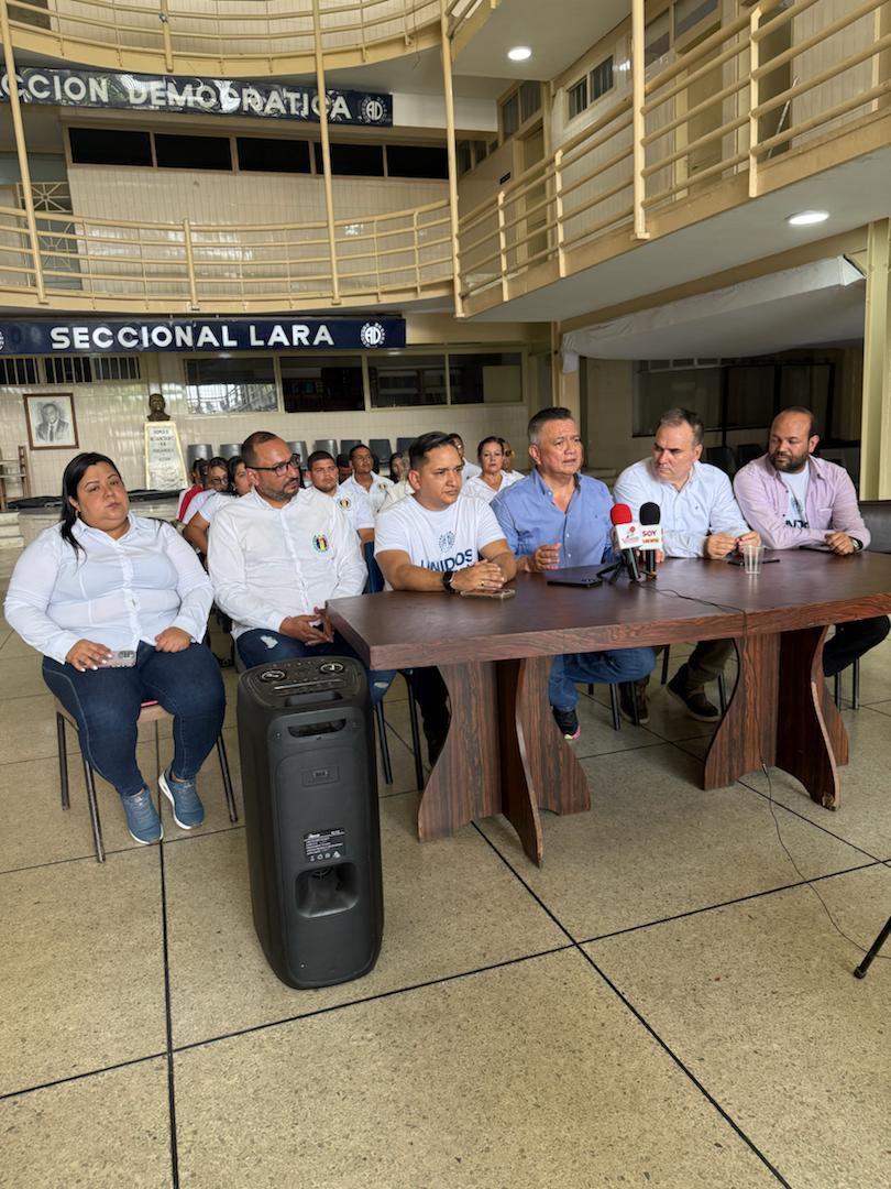 ¡La Pochocha es nuestra! 🏳️

Desde el Comité Ejecutivo Seccional Lara, el presidente del partido <a href="/rubenlimas/">Ruben Limas</a>, acompañado de los miembros CEN y CES, ofrece declaraciones a la prensa, anunciando que la casa del pueblo está abierta para todos los ADecos. #VentePaTuCasa