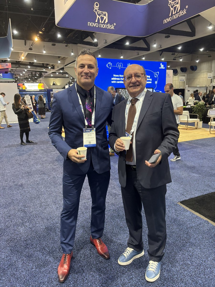 VelezNephHepato's tweet photo. Taking photos with nephrology celebrities at #KidneyWk ✅ @Dan_Batlle @StuartShankland @KidneydrChirag poster session mode @ASNKidney https://t.co/oFzyEpLnsn