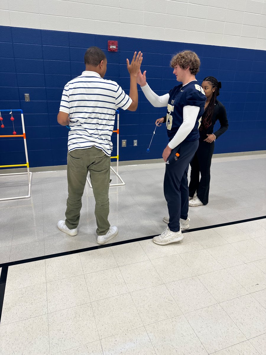 AREaton's tweet image. The Teacher Cadets had the best time supporting friends at McCarthy Teszler’s Fall Fun Day!  #teachercadet #govikes #d7 #goingforgreat @SpartanburgHS