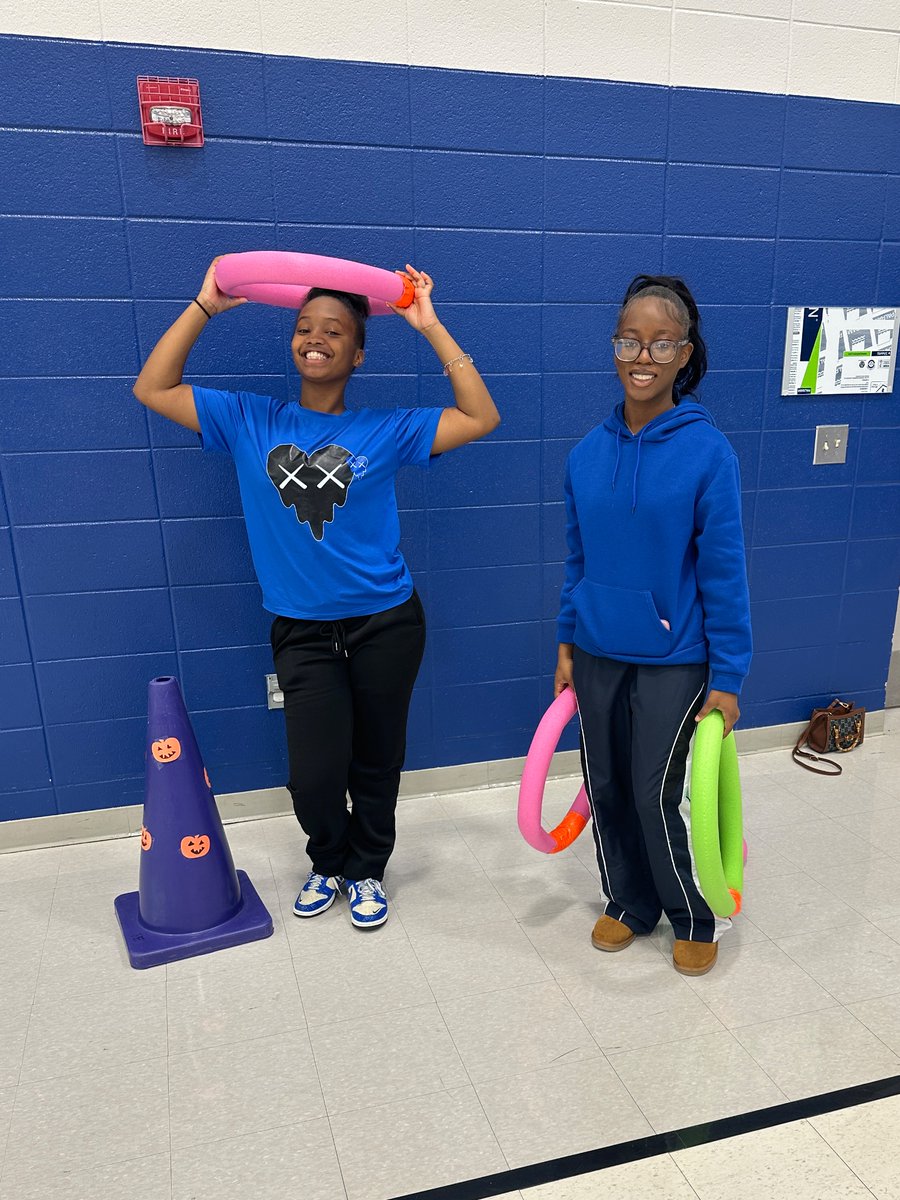 AREaton's tweet image. The Teacher Cadets had the best time supporting friends at McCarthy Teszler’s Fall Fun Day!  #teachercadet #govikes #d7 #goingforgreat @SpartanburgHS