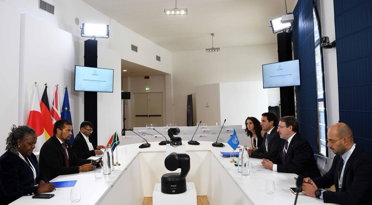 Ubuntu Radio DSTV888 tweet media