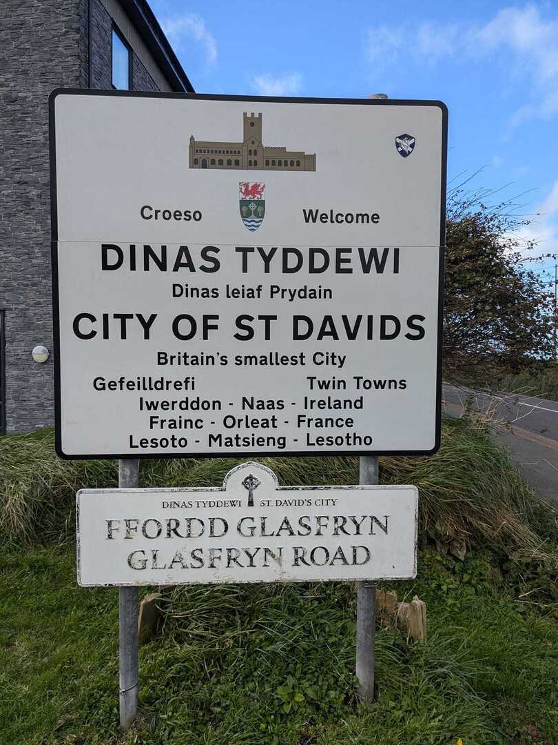 Hard not to think about my brother David when visiting a place called St Davids, lots of walkers and walks around here too so I'm sure he would have loved it. Missing you and missed getting to send you these snaps. instagr.am/p/DBjsc-TqP_Y/
