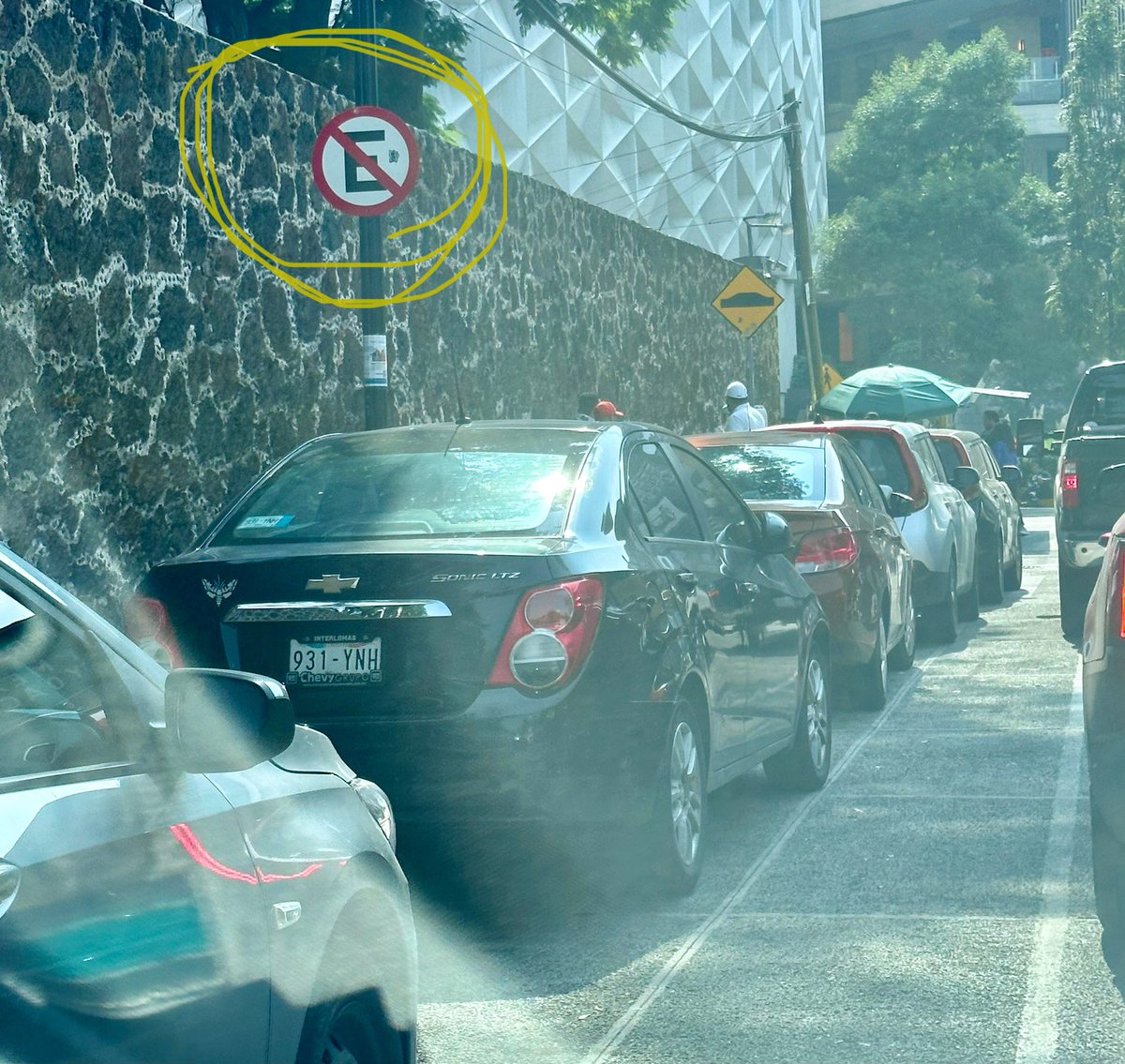 ¿Cuántos días/semanas hay que reportar para que se tomen acciones? Estacionados en lugares prohibidos. Calle Mayorazgo de la Higuera. Col. Xoco CDMX y calle Puente de Xoco. Col. Xoco BJuarez entre <a href="/elcantoral_/">El Cantoral</a> y <a href="/MitikahMall/">Mítikah Centro Comercial</a> <a href="/OVIALCDMX/">OVIAL_SSCCDMX</a> <a href="/UCS_GCDMX/">Unidad de Contacto del Secretario SSC CDMX</a> <a href="/BJAlcaldia/">Alcaldía de Benito Juárez</a>