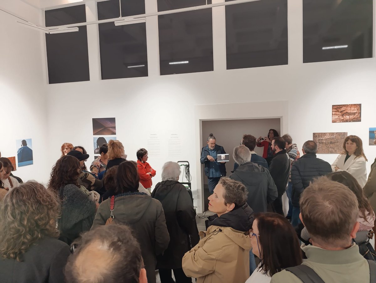 lorenalacalleA's tweet photo. En Gasteiz.Por primera vez y gracias a @gustavobravo y @sandraremon en "Arabaclick" con una serie de 6 fotografías en exposición colectiva. Eskerrik asko también al colectivo de fotografía  Revelare.                      Izugarri gustatzen zait argazkiak egitea! https://t.co/dZYdhCbfCg