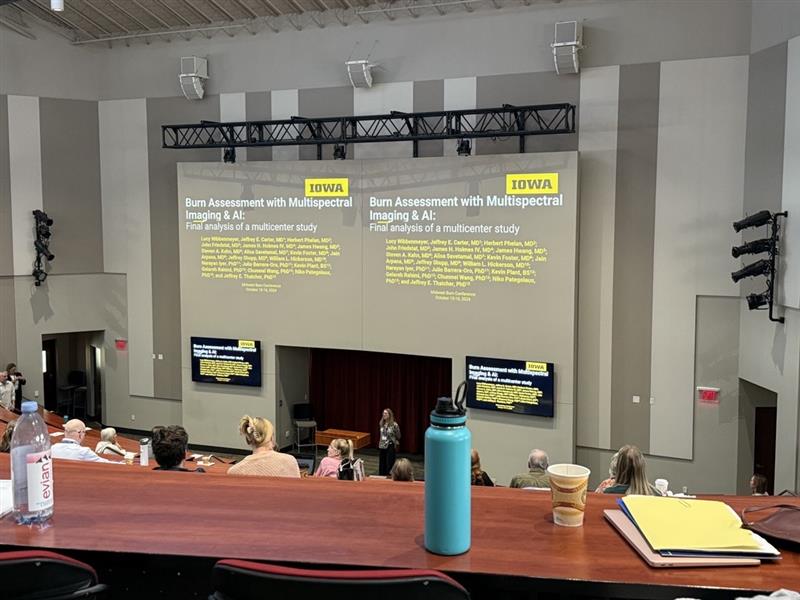 Spectral_MDAI's tweet image. 👩‍⚕️ Dr. Wibbenmeyer, Clinical Professor at the University of Iowa Hospital and Clinics, recently presented an engaging abstract at Midwest Region Burn Conference that supported our DeepView technology!
#SpectralAI #BurnCare