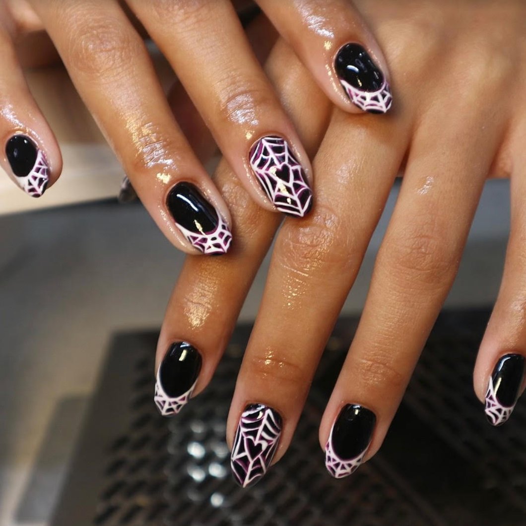 It’s not too late to deck out your digits for #Halloween! #nails #nailinspo🕷✨ PC: @beautybytalina