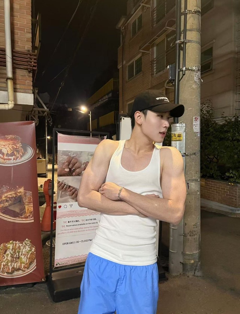 jojo4063737803's tweet image. 🗣️:จาว่าเข้าฟิตเนสจนกล้ามจะเท่าหน้าริวอยู่แล้วลูก
java:พี่ริวกล้ามใหญ่กว่าฉันเยอะมาก เธอไม่เคยเห็นหรอคะ🫠🫠🫠
(ใหญ่จริงจริง🙇🏻🙇🏻)
#ryujava #ryuptb #javabh #ริวจาว่า
@ryuptb @javabh28