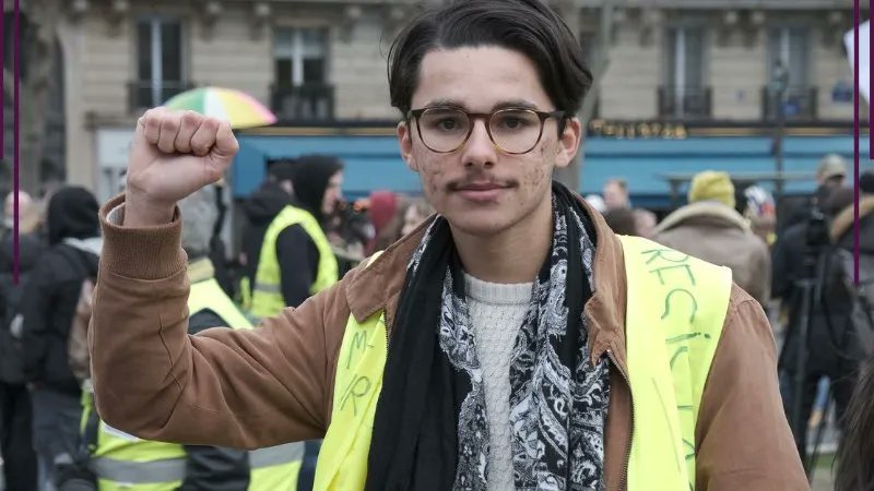 MichelF29015597's tweet photo. Ritchy Thibault, une tête de con, un gilet de con, une patronne de con ! https://t.co/aDgIAd7SkF
