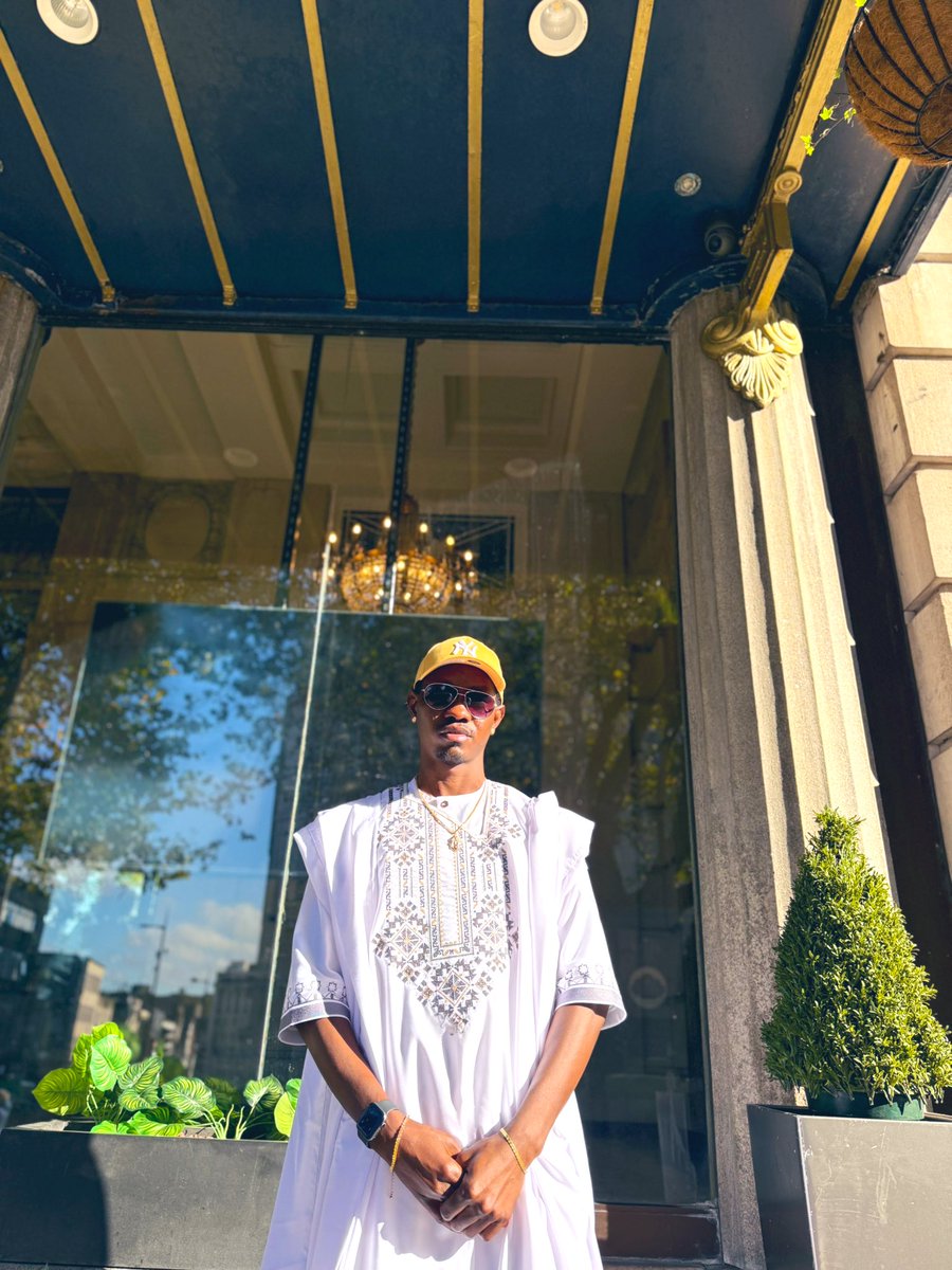 abboybobby's tweet photo. How to wear Agbada on a Thursday cause David instructed! https://t.co/nk9FRa8buJ