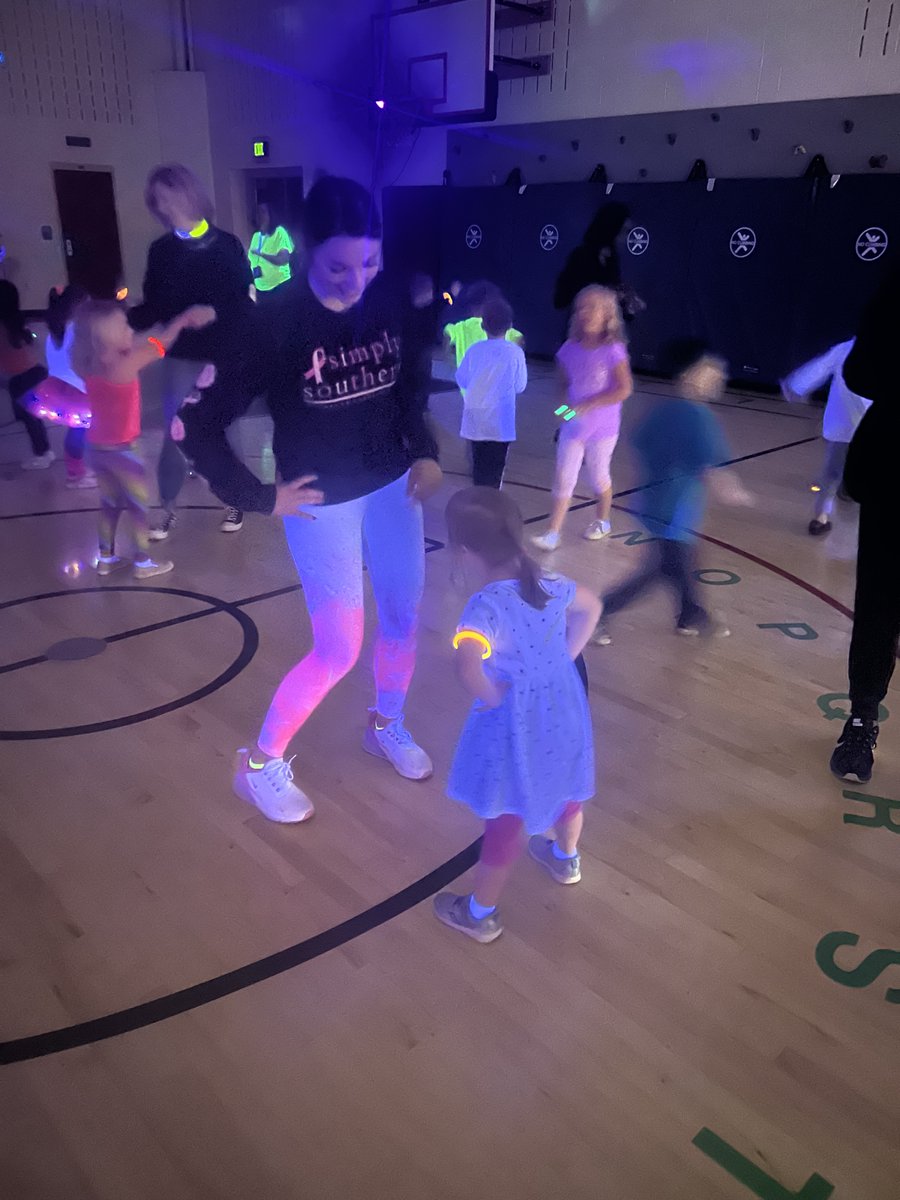 MESaacps's tweet photo. @AACountySchools Celebrating PBIS with a neon dance party! https://t.co/JzPClGlhbN