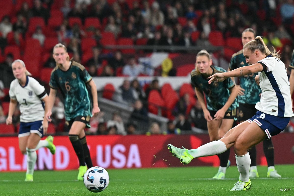 dw_sports's tweet photo. #ENGER 🏴 2-3 🇩🇪 at halftime, with all 5 goals coming from Bayern Munich players 🙃
⚽️⚽️ Giulia Gwinn
⚽️ Klara Bühl
⚽️⚽️ Georgia Stanway https://t.co/4mjYmmFMkq