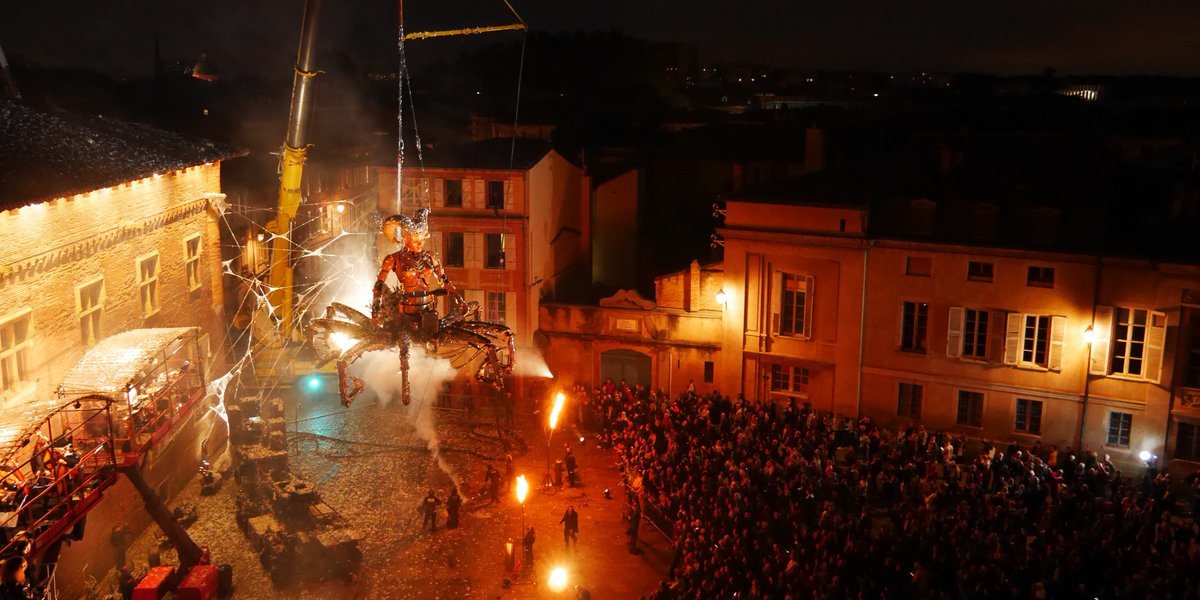 Du Haut du Musée Saint Raymond, Lilith s'est éveillée pour la première fois à Toulouse. Sur le toit du monde,
doucement elle réapprend à voir.


#compagnielamachine #legardiendutempletoulouse #toulouse
#artsderue #visiteztoulouse #visitfrance #france #show #event #streetart