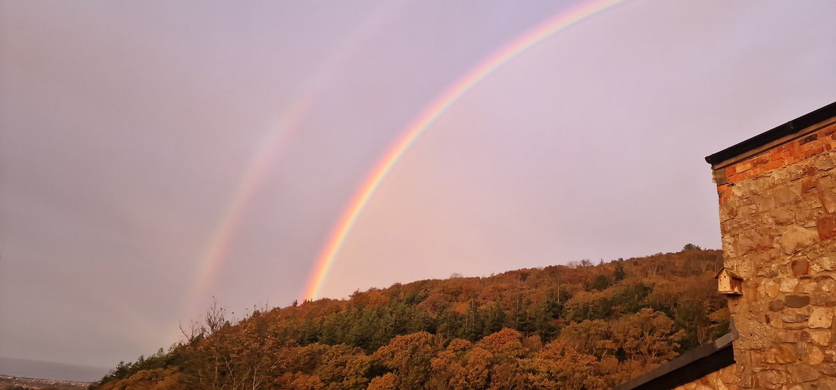 CraigHughes123's tweet photo. 2 #PHOTOS looking east and 2 looking west taken 10 minutes apart, first one looks like something from a film! @AbergeIe #NorthWales @ItsYourWales @Sue_Charles @Ruth_ITV @DerekTheWeather #sunset #sunsets #rainbow https://t.co/pMvMyGOx7T