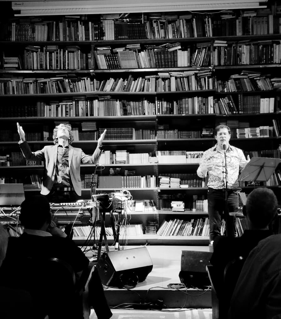FNPoesiacat's tweet photo. ⚫️ Garantim que l’espectacle ‘Una nit eufòrica: El Batec’ de @joseppedrals i @xavilloses no ha fet més que començar. I els que heu vingut sabeu que aquest comentari només pot ser en un sentit figurat. Brillant!

◾️ Gràcies a tots!
#FNP24 @siglomercantic @ajsantcugat @culturastc https://t.co/Be0FrkrinD