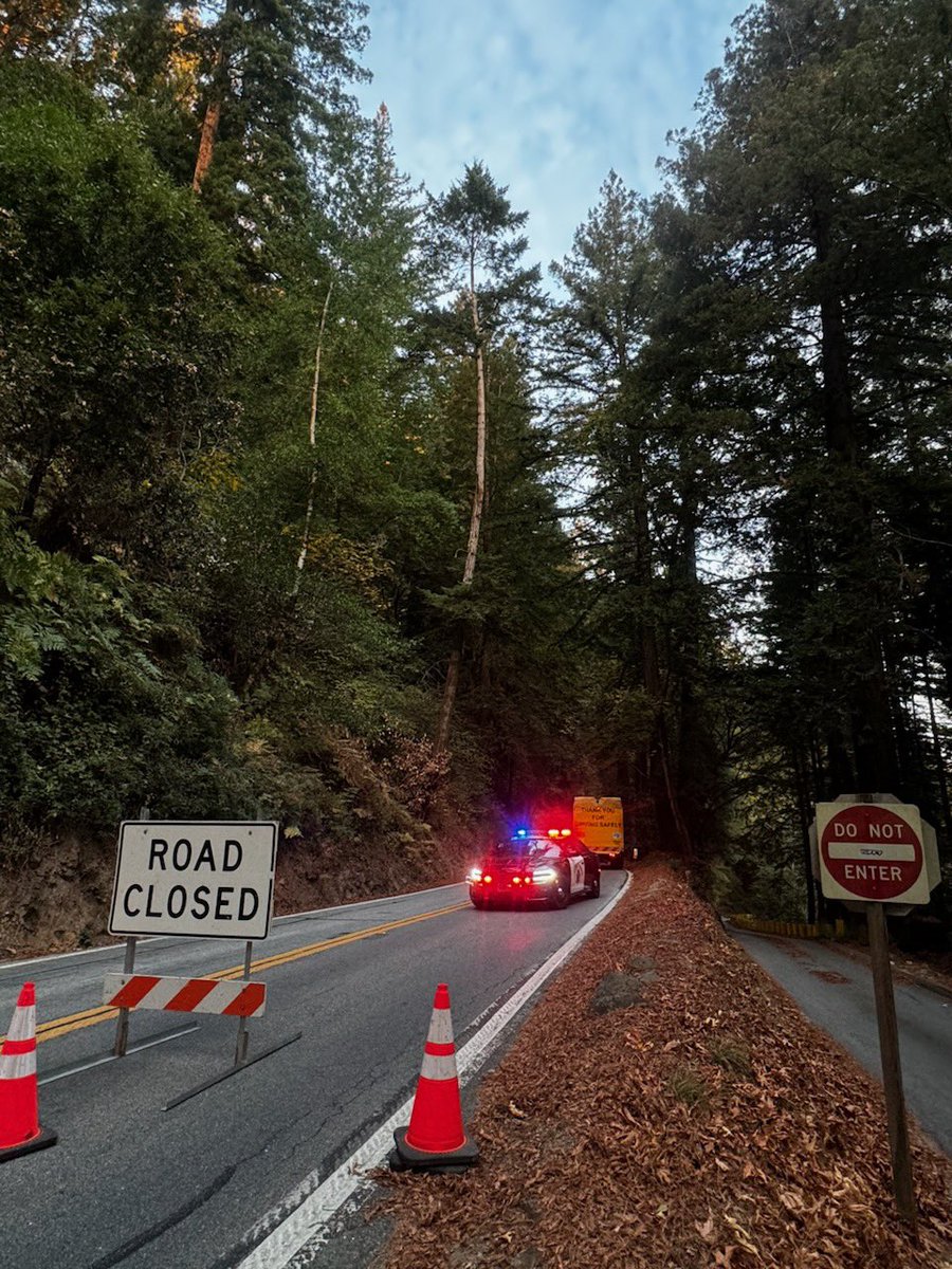 CHPscrz's tweet photo. 🚨 Heads up‼️ SR-9 is shut down today north of Paradise Park for construction from 7 AM to 3 PM. Please plan ahead and consider using alternate routes to avoid delays. #TrafficAlert #SR9 #CHP 🚧 https://t.co/Y6dYxQQCI0