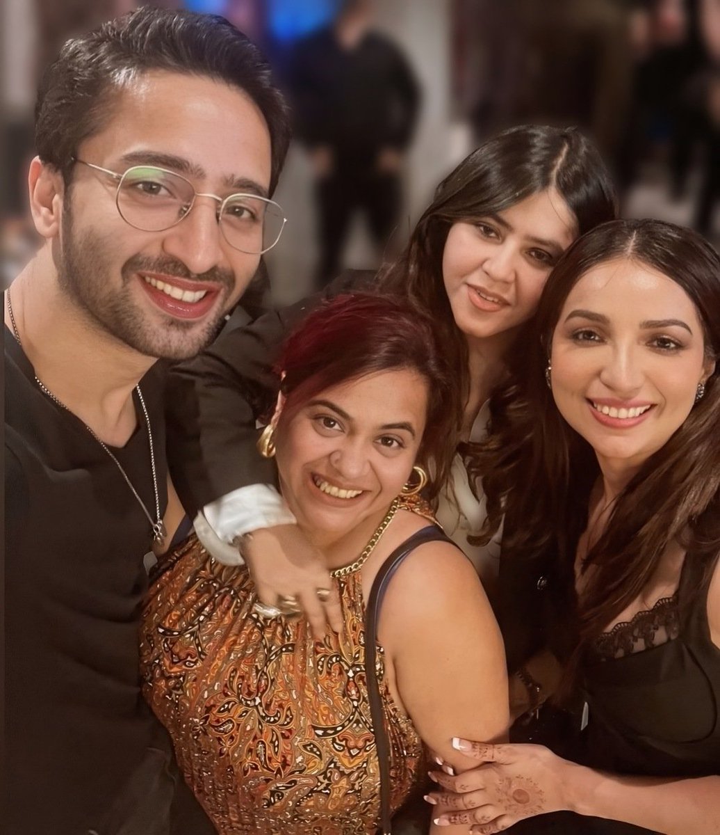 ritu0174's tweet photo. Lovely Captures ♥️♥️
Shaheer's Friends From TV Industry Were Seen At The Premiere Night Of "Do Patti" 🫠
#DoPatti #PremiereNight #CheshtaBhagat #ZaraKhan #AkasaSing #Tanushree #EktaKapoor #LoveAndRespect
@Shaheer_S ♥️
#GodBlessYou #ShaheerSheikh https://t.co/liAtBCDDvL