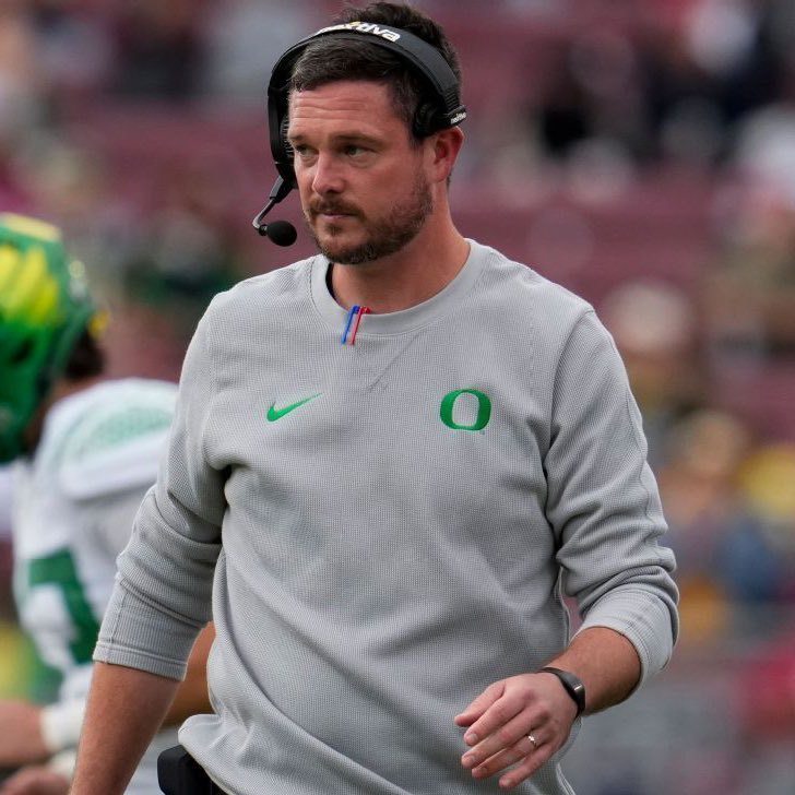 CFBReport's tweet photo. 2021-2022 Head Coaching Hire Rankings, per YardBarker

[Made February 2022]

1. Brian Kelly
2. Lincoln Riley
3. Marcus Freeman
4. Billy Napier 
5. Mario Cristobal
6. Brent Venables
7. Joe Moorhead (Akron)
8. Dan Lanning
9. Kalen DeBoer
10. Rhett Lashlee https://t.co/YIqU8Kg5sD