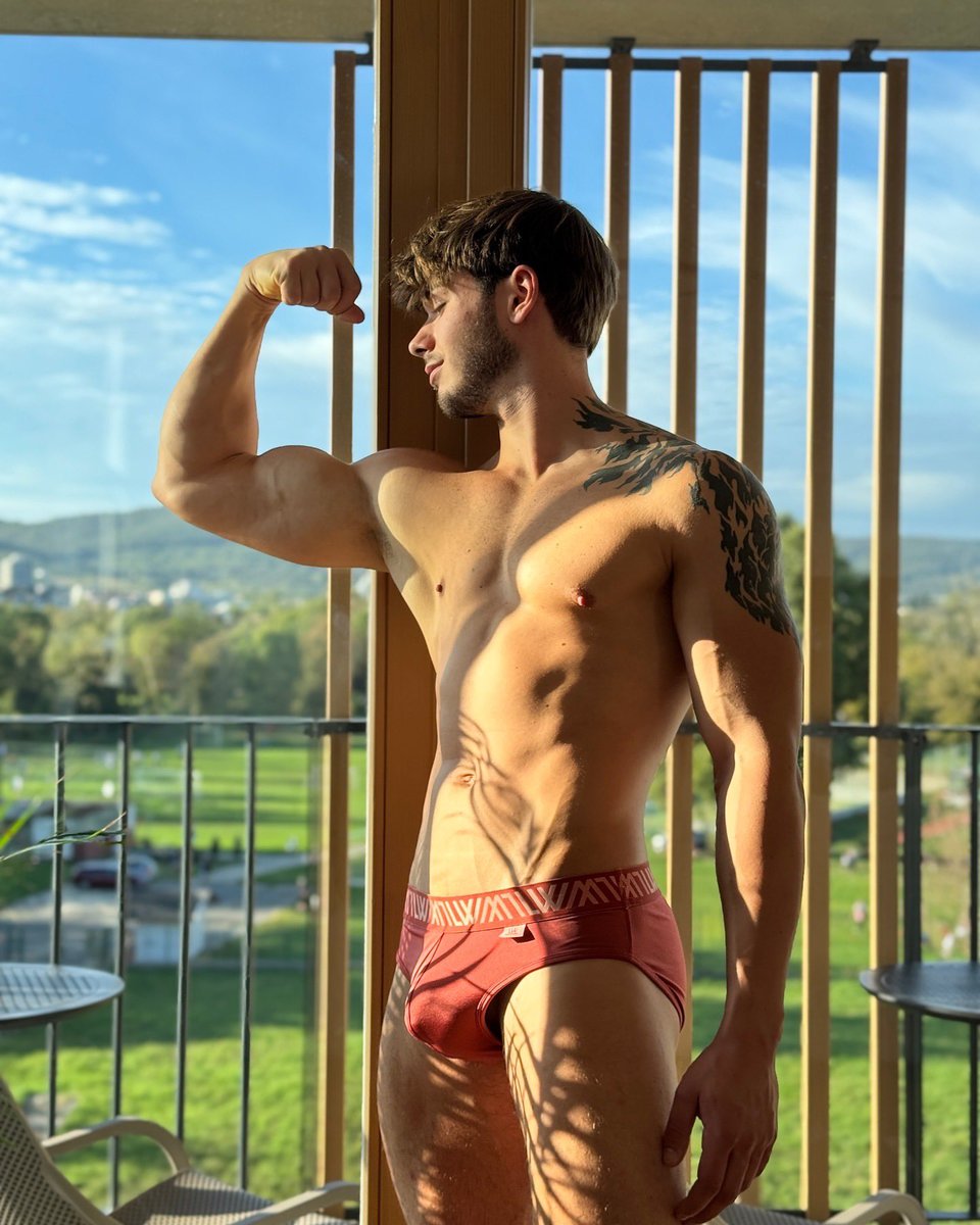_rippedalex's tweet photo. Sunkissed☀️ https://t.co/dBksOgOPeG