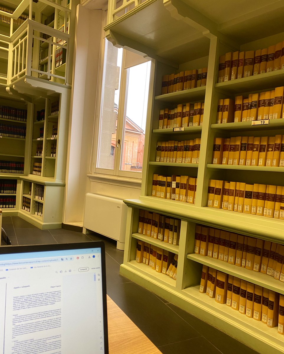 JoseRuzLp's tweet photo. Cualquier laboralista entenderá el privilegio que supone escribir -o al menos intentarlo- algunas páginas de una tesis de Derecho del Trabajo, concretamente sobre un artículo de la legge Biagi, en la Sala Marco Biagi de la Università di Bologna. https://t.co/69JrmAEaJJ