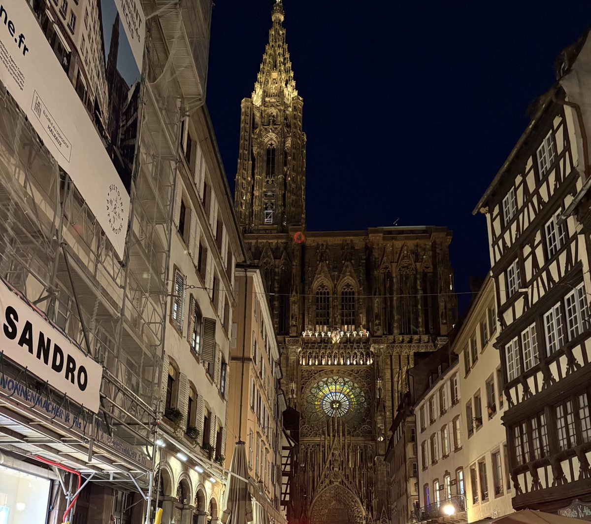 Herrmaennchen's tweet photo. Im Dunklen ist #Straßburg fast noch schöner. https://t.co/UzQXvpe37o