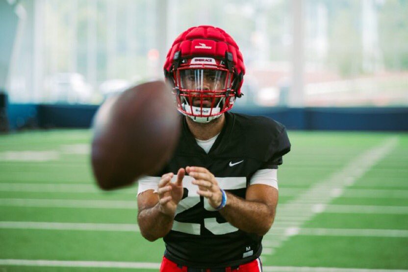 College Transfer Portal (@collegefbportal) on Twitter photo Liberty Quarterback Miles McEachin Jr. will be entering the transfer portal, per ESPN.
The dual-threat QB was coached by Willy Korn and shared the room with standouts at Liberty.
Expect big things from this dynamic QB <a href="/MilesMcEachinJR/">Miles Kobe McEachin Jr.</a> 🚨 Liberty Quarterback Miles McEachin Jr. will be entering the transfer portal, per ESPN.
The dual-threat QB was coached by Willy Korn and shared the room with standouts at Liberty.
Expect big things from this dynamic QB <a href="/MilesMcEachinJR/">Miles Kobe McEachin Jr.</a> 🚨