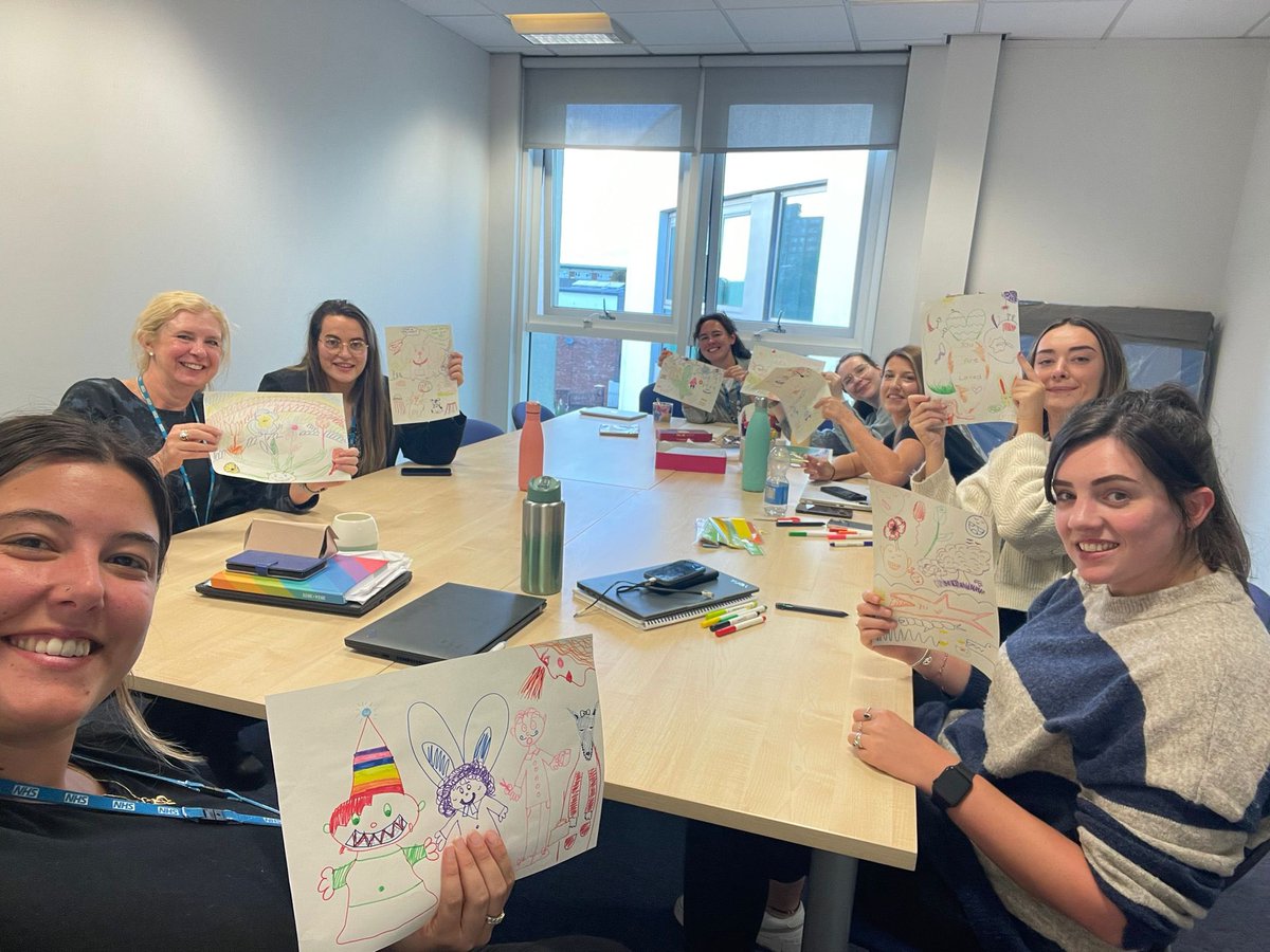 HarrietDunkEMHP's tweet photo. #StockportMHST connected on a wellbeing walk and ate unbelievable homemade brownies from Faye on her last day as our temporary Operational Manager🌿🤤

Then our Wellbeing Champions shared a wellbeing activity which got everyone wearing their creative hats 🎨

@PennineCareNHS https://t.co/33WJsQBY7S