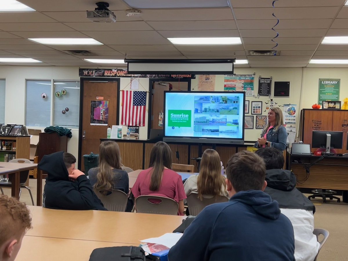 SunriseCoopOH's tweet photo. Thank You to Madison Plains Junior High &amp; High School for having Morgan, #SunriseCooperative VP of Marketing, at your school this week to discuss #career development &amp; opportunities at Sunrise. 

#futureleaders #workinag #ag #FFA #RISEFFACareerProgram #internship https://t.co/nESRa18jLi