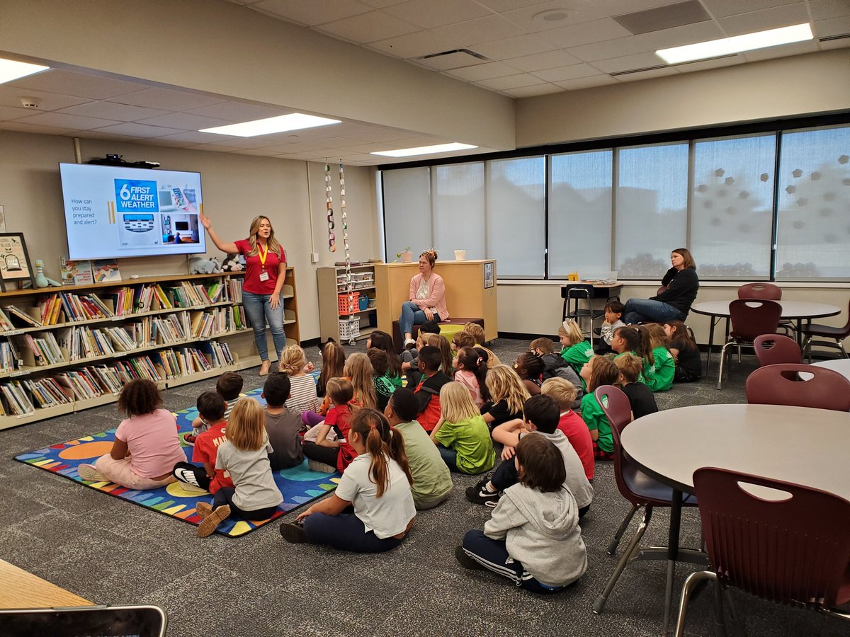 lightningfire04's tweet image. Our first graders had a great weather talk from @EmilyRoehler today! We learned so much about storms and safety! @NorrisElem