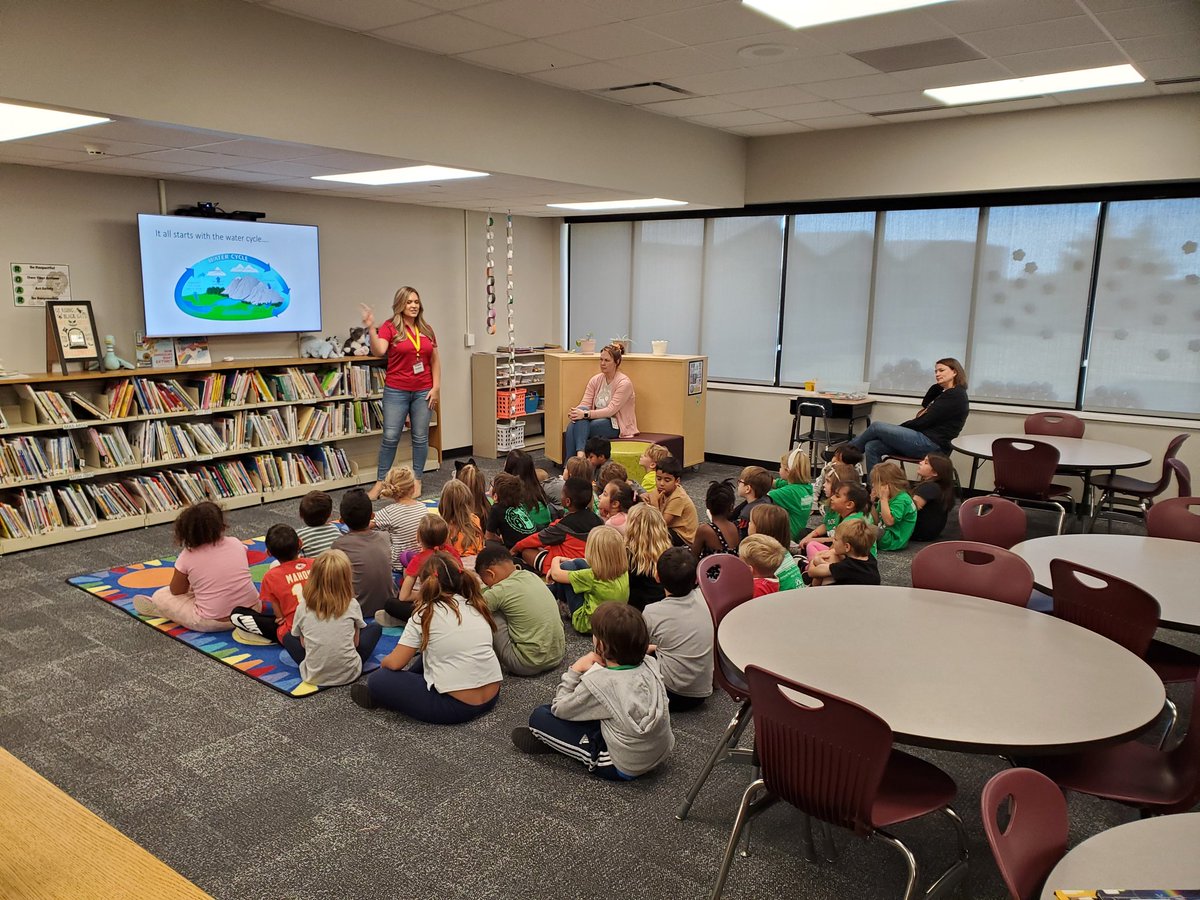 lightningfire04's tweet image. Our first graders had a great weather talk from @EmilyRoehler today! We learned so much about storms and safety! @NorrisElem