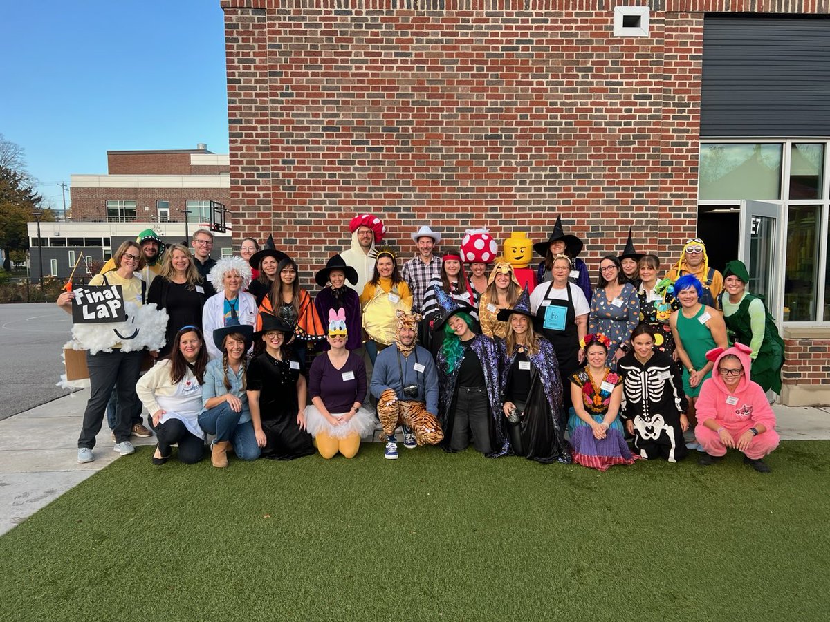 Thank you to all our parent Spooky Lab Volunteers! It was a fun filled morning of learning and community!