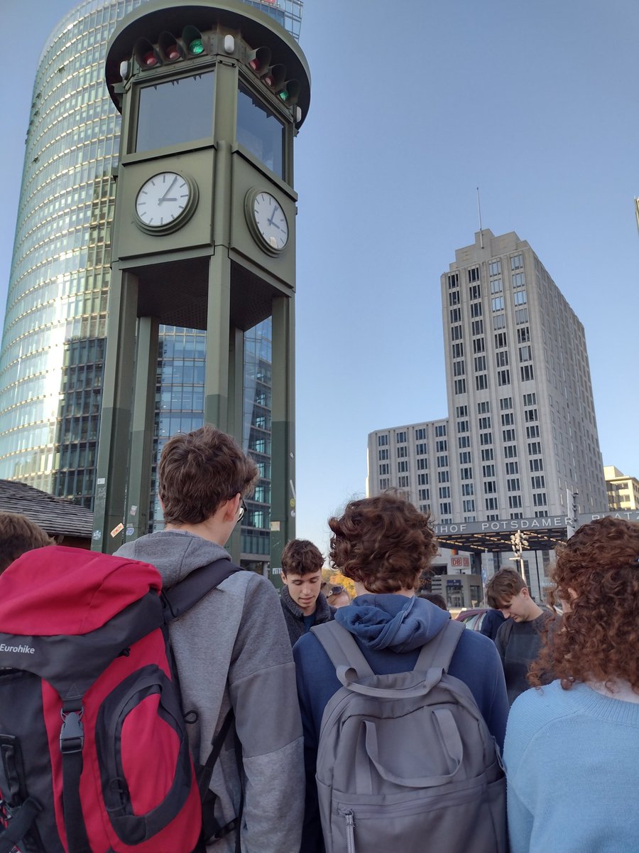 Samuel erzählt am Potsdamer Platz. <a href="/RGSHWMfl/">RGSHWMFL</a> <a href="/German1Ahs/">AHS German</a>