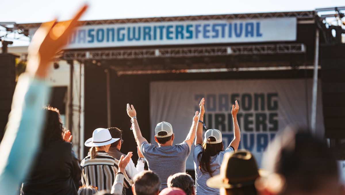 Celebrate 16 years of the 30A Songwriters Festival on Jan. 16–20, 2025 with headliners Melissa Etheridge, The Devon Allman Project, The Jayhawks, Secret Sisters, Amos Lee and Maggie Rose.

Learn more: emeraldcoastmagazine.com/local-events/?…

📸: Nathan Zucker

#sponsored