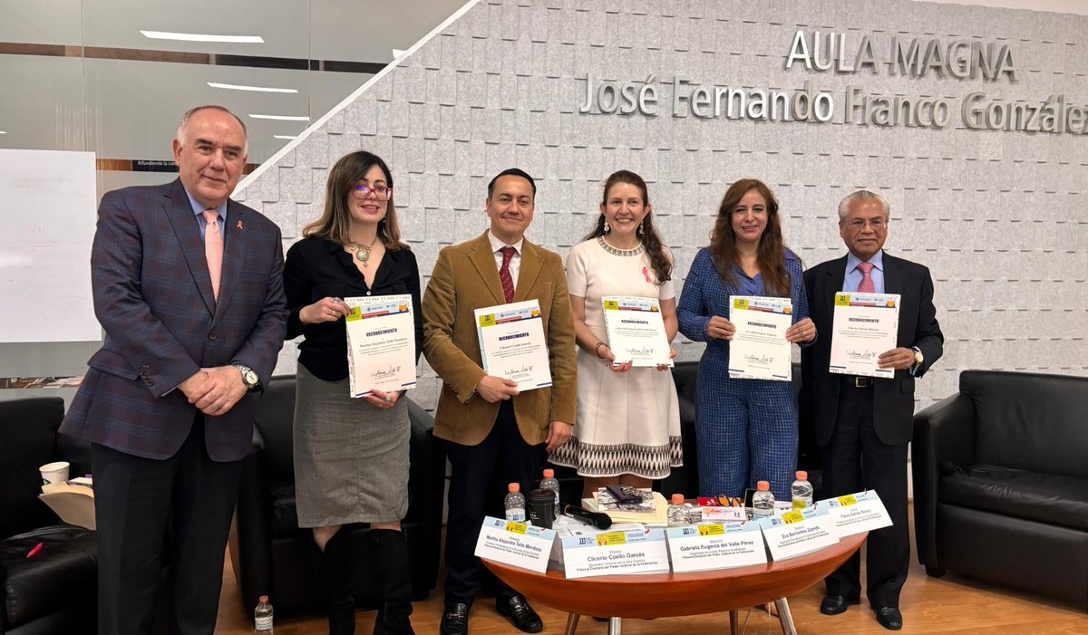 EvaBarrientosZe's tweet image. #Galería I Fue un gran honor moderar la presentación del libro "Constitucionalismo transformador electoral", dentro de las actividades de la  9.ª Feria Internacional del Libro del #TEPJF, Foro global de democracia y justicia electoral. #FILTE