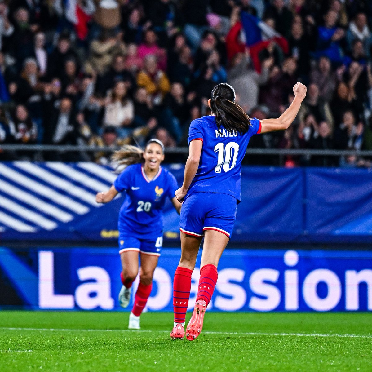 equipedefranceF's tweet photo. 𝐑𝐞𝐭𝐨𝐮𝐫 𝐠𝐚𝐠𝐧𝐚𝐧𝐭 🔙  @ClaraMto  

🇫🇷1-0🇯🇲 | #FRAJAM | #FiersdetreBleues https://t.co/DLhhsLsmfx