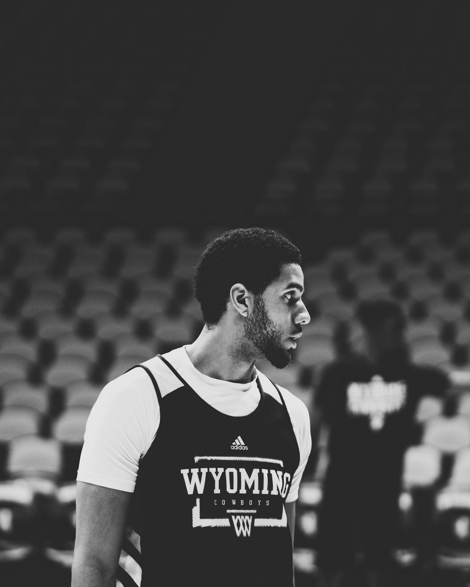 Friday night hoops 👀