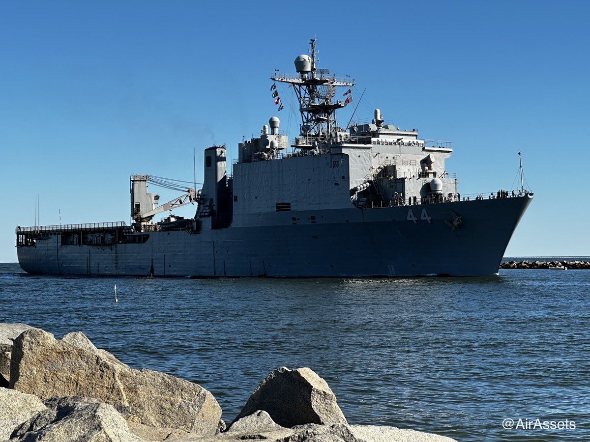 WarshipCam's tweet photo. USS Gunston Hall (LSD 44) Whidbey Island-class dock landing ship coming into Little Creek, Virginia - October 25, 2024 #ussgunstonhall #lsd44

SRC: TW-@AirAssets https://t.co/YCLZoLgQwc