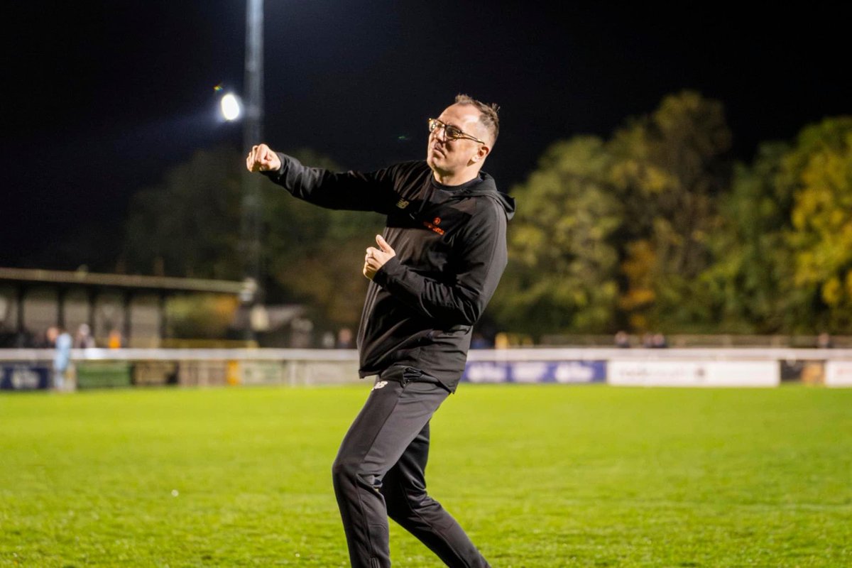 LeamingtonFC's tweet photo. We’ll see you tomorrow as we head to King’s Lynn, Brakes fans! 👋🏻

#BackingTheBrakes | #StadiumForAll

📸 @CamMPhoto https://t.co/K0w1ygqqBc