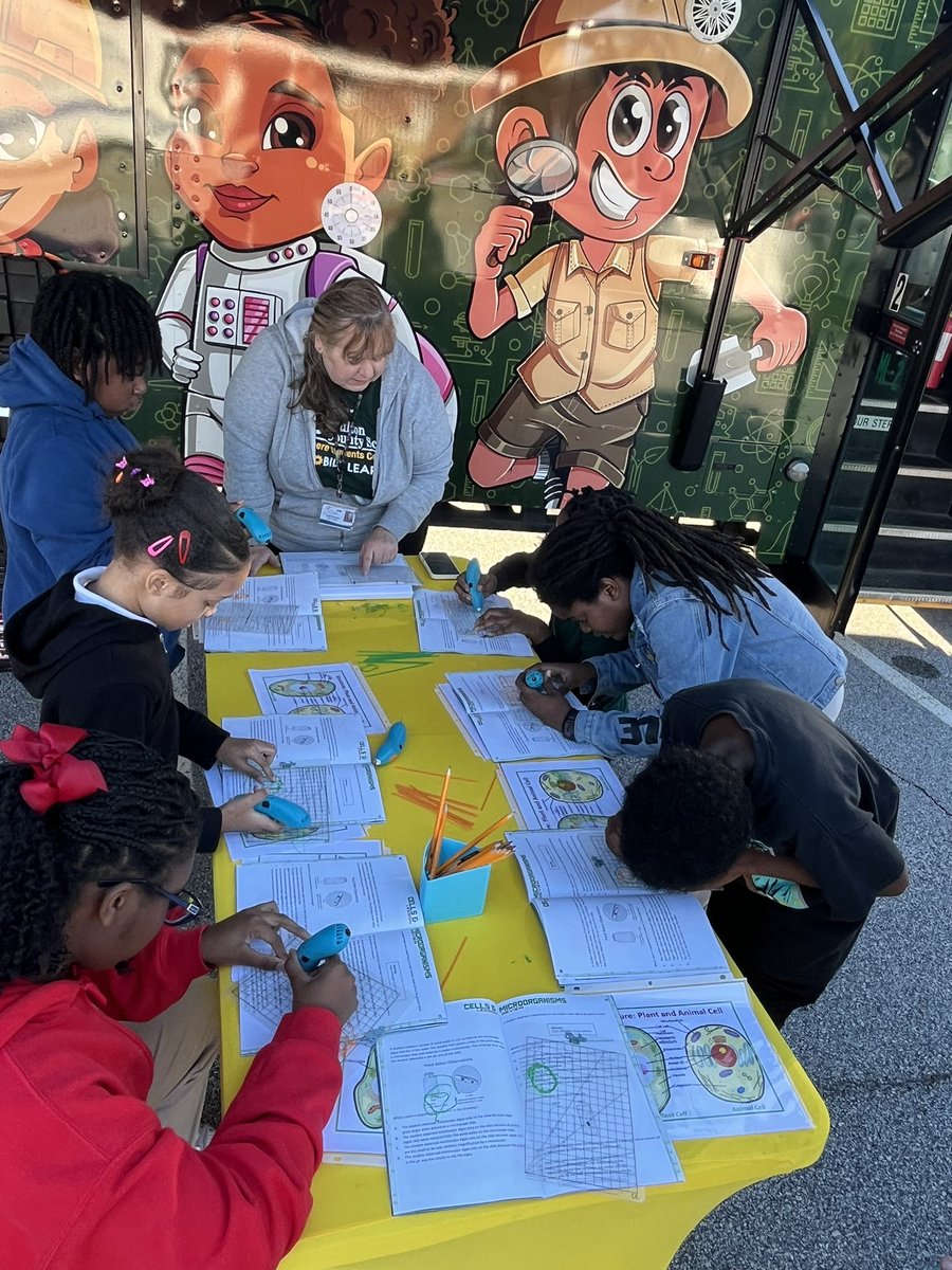 NewCollegePk_ES's tweet photo. The STEM bus rolled into College Park Elementary! Students were eager to explore different microorganisms. https://t.co/BsVow02iJS
